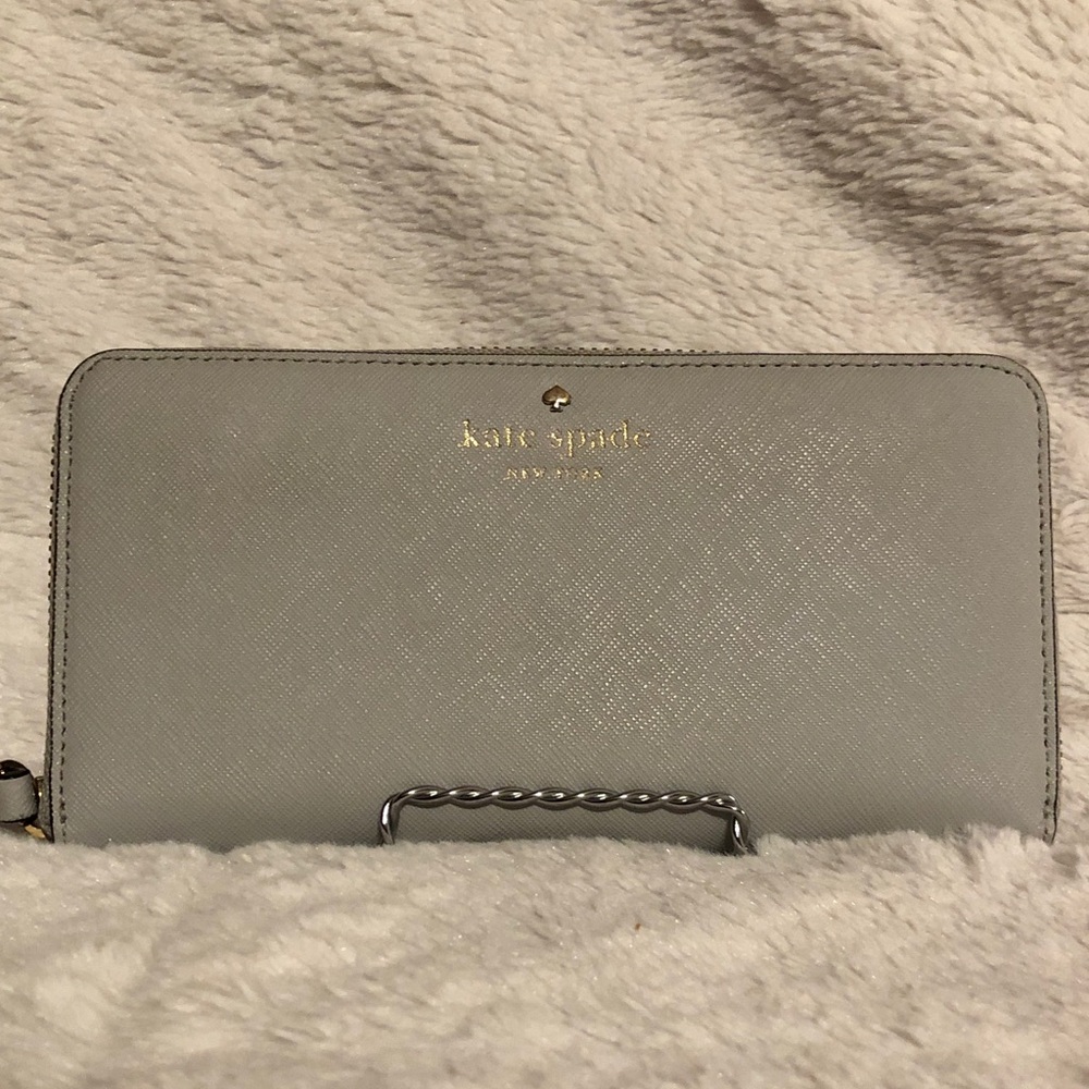 kate spade Gray Saffiano Zip Wallet with Gold Logo